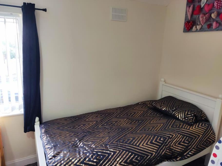 Cheerful 2-Bedroom Home With Off Street Parking Blackpool Exterior photo